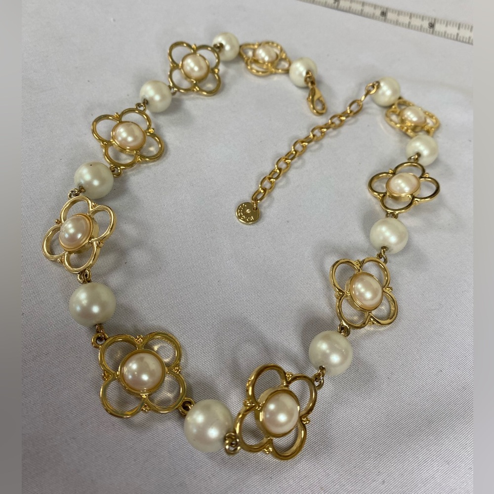 Talbots pearl bead clover quatrefoil necklace - Picture 4 of 4